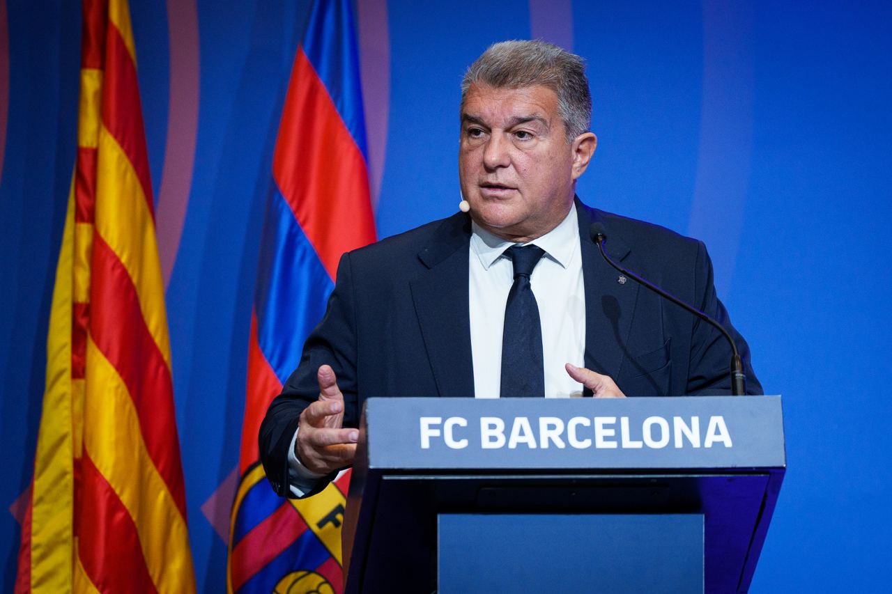 Laporta dimintai komentar mengenai spekulasi ketertarikan Nico Williams dan kondisi keuangan Barcelona.