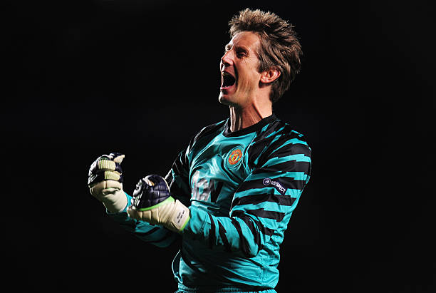 Mengulang Momen Emas Edwin van der Sar?
