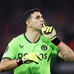 Emiliano Martinez ke MU, Ulangi Sukses Van der Sar?