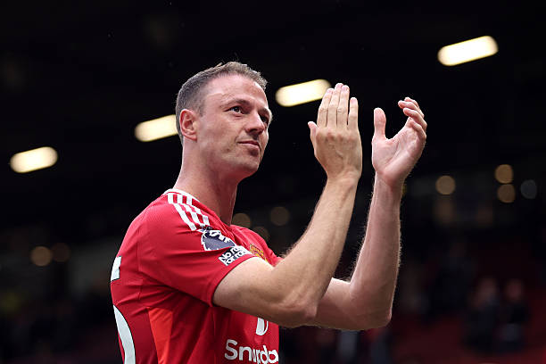 Jonny Evans Gantung Sepatu, Siap Jadi Pelatih Masa Depan MU?