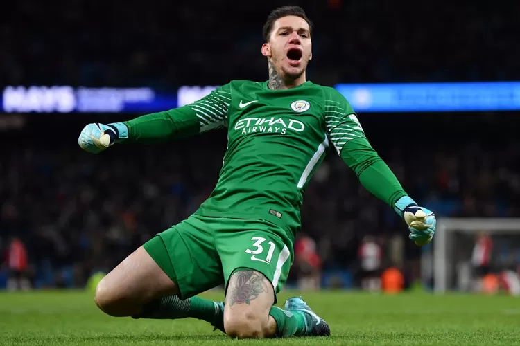 Ederson Masuk Radar Napoli, Conte Siap Tikung Klub Arab