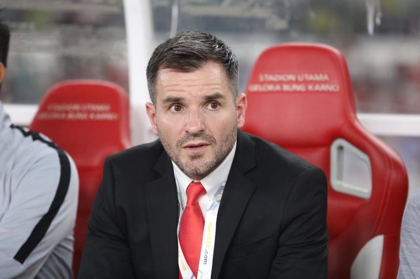 Simon McMenemy dan Hari Pertama Penuh Drama di Timnas Indonesia