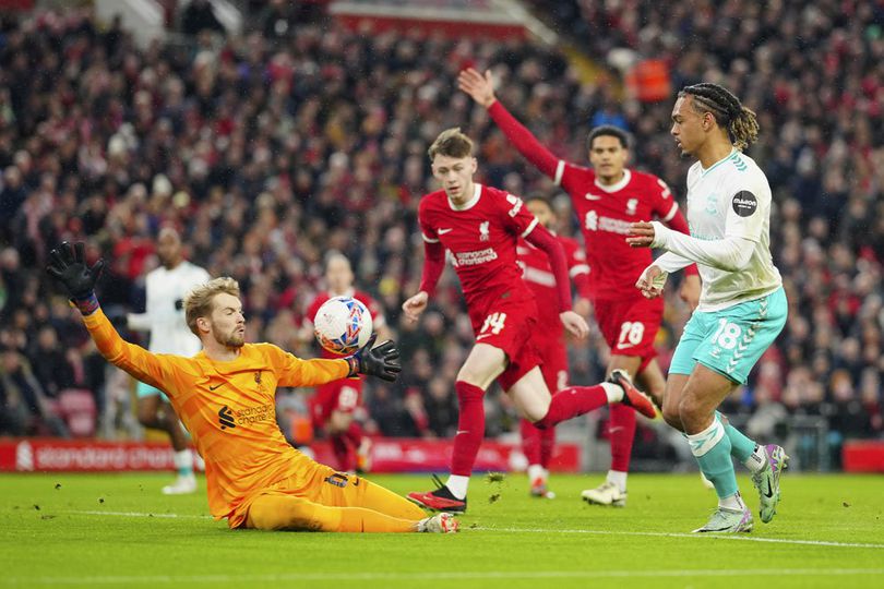 Aksi penyelamatan Caoimhin Kelleher di laga Liverpool vs Southampton