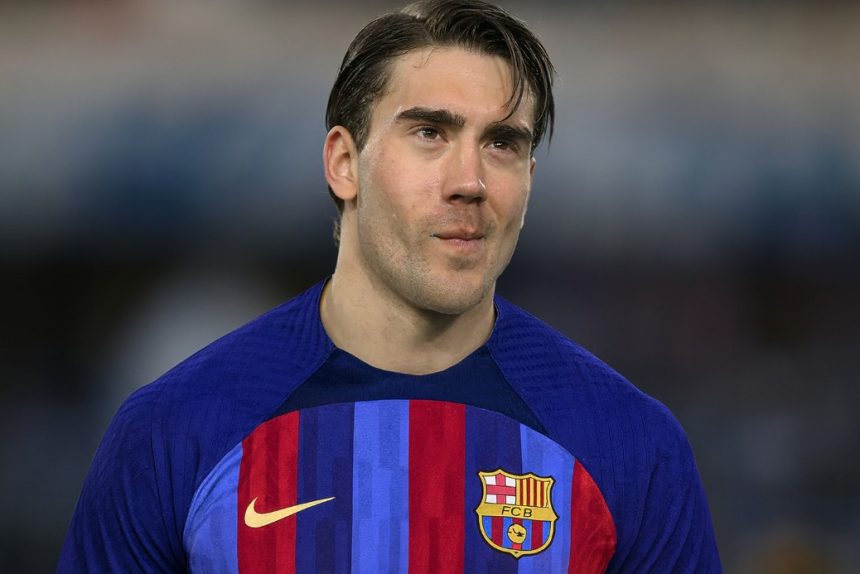Barcelona Incar Dusan Vlahovic sebagai Pengganti Lewandowski
