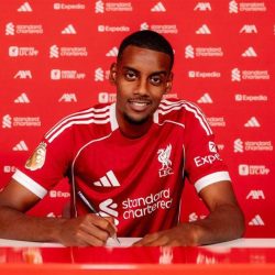 Liverpool Sambut Alexander Isak, Arne Slot Ingatkan Fans untuk Bersabar