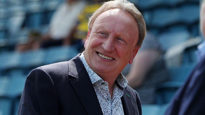 Neil Warnock Siap Latih Manchester United Gratis, Sindir Ruben Amorim yang Terpuruk