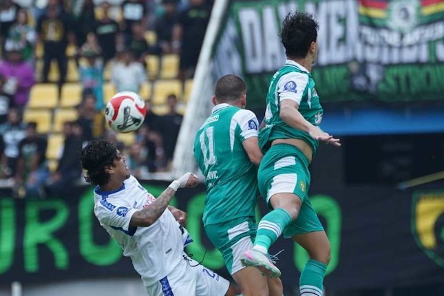 Duel Persebaya Surabaya vs Arema