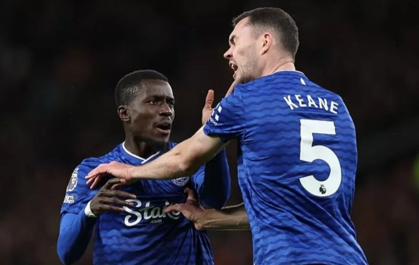 Kasus Langka Idrissa Gueye Menampar Michael Keane