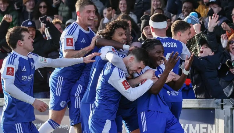 Drama Piala FA Macclesfield Libas Crystal Palace Wayne Rooney Terharu